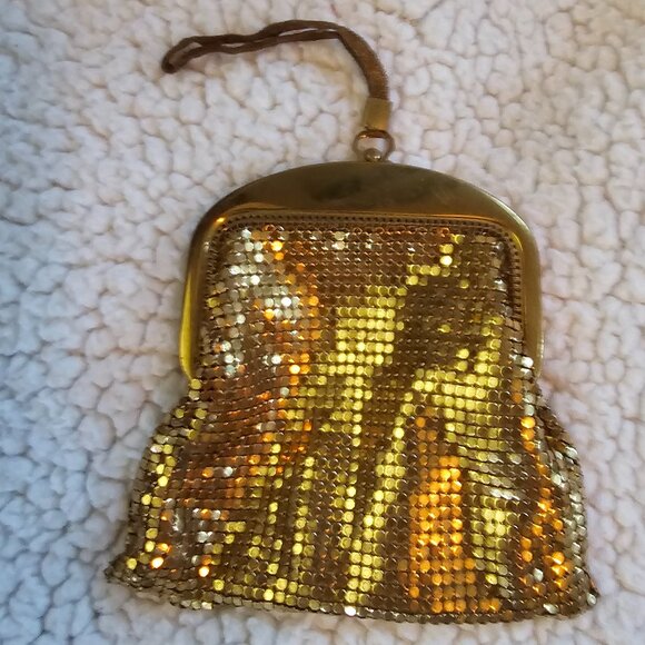Whiting & Davis Gold Mesh Wristlet, Circa 1950s/60s - Picture 2 of 12